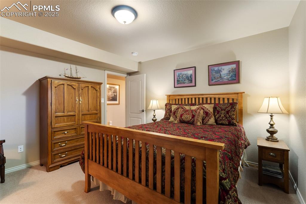 Image 33 of 45: Bedroom