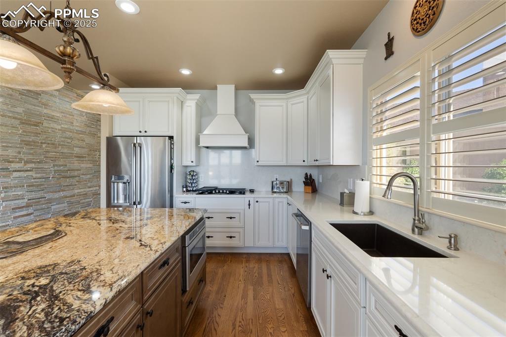 Image 7 of 45: Kitchen