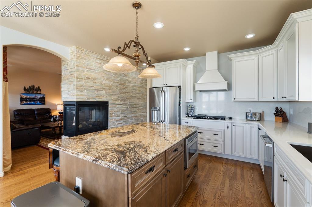 Image 8 of 45: Kitchen