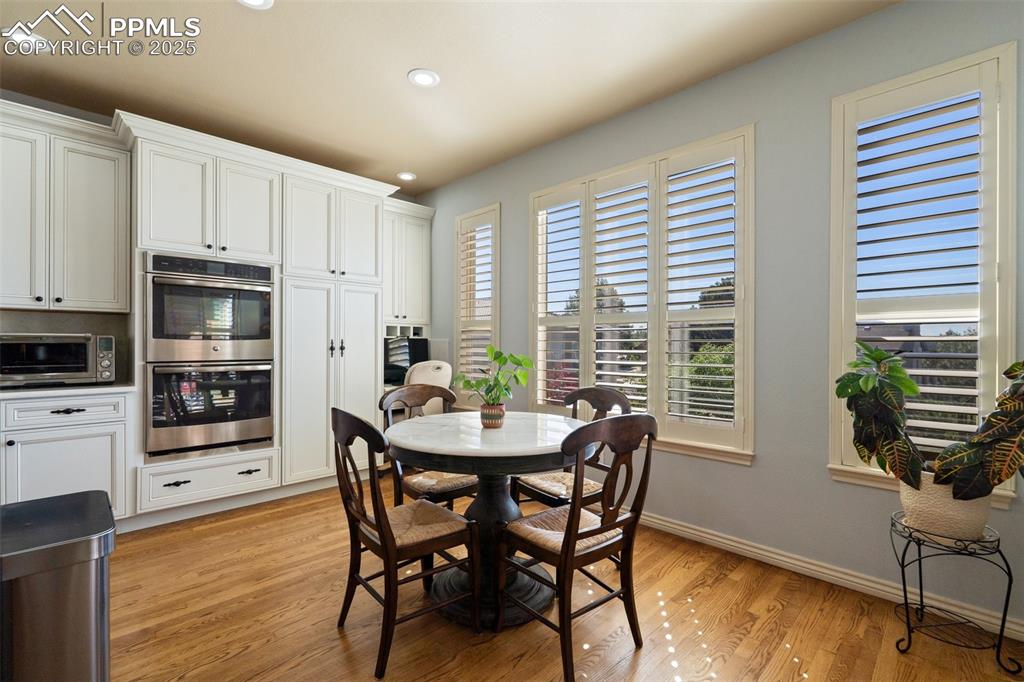 Image 9 of 45: Dining Area