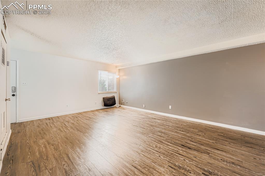 Image 15 of 29: Great Room