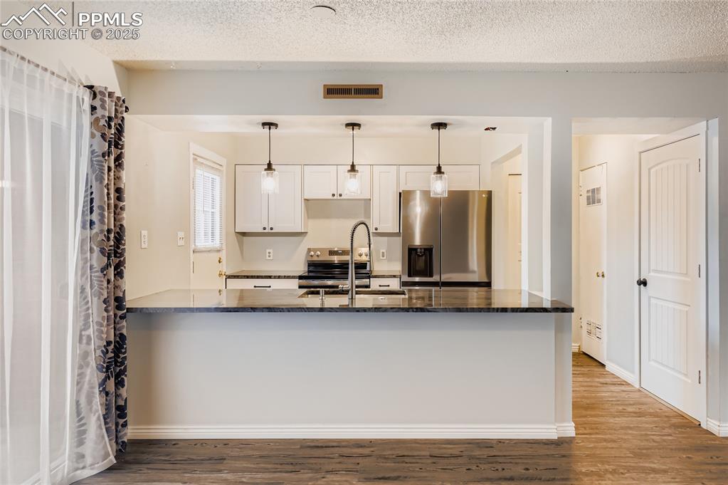 Image 6 of 29: Kitchen
