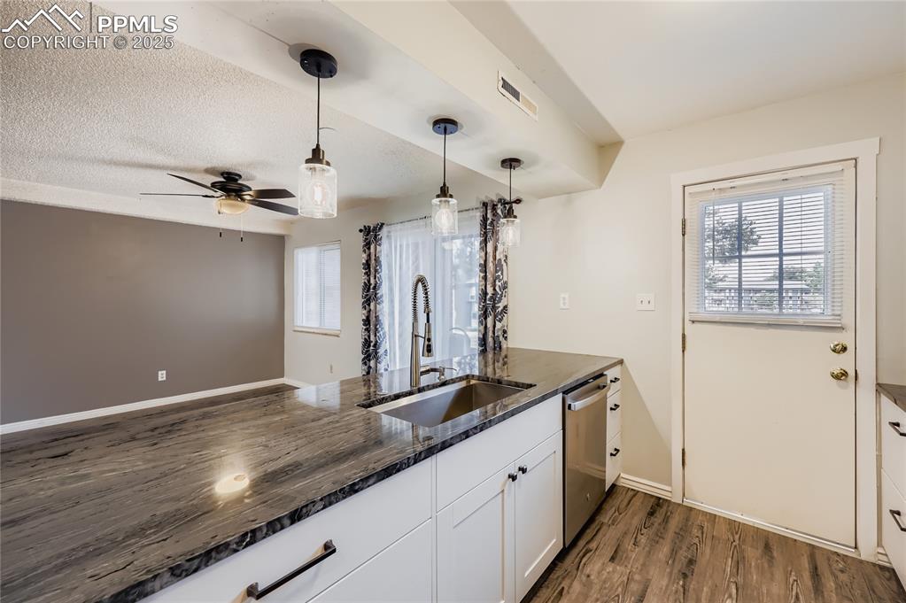 Image 8 of 29: Kitchen
