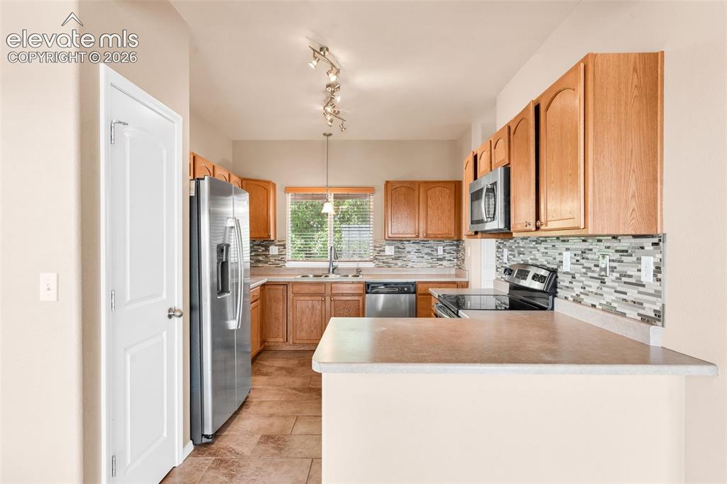Image 11 of 39: Kitchen