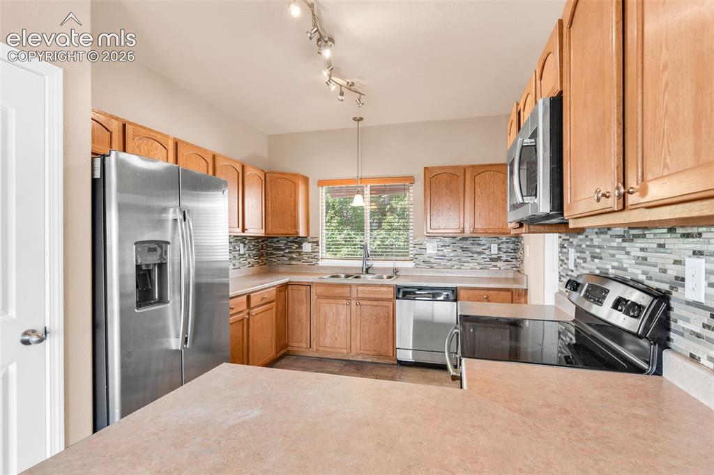 Image 12 of 39: Kitchen