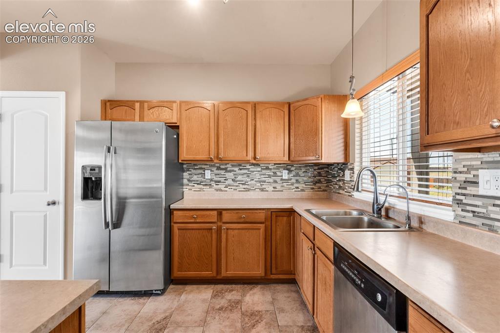 Image 13 of 39: Kitchen