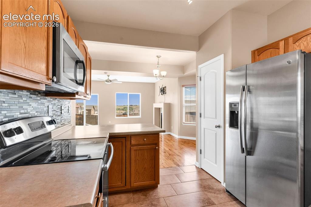 Image 14 of 39: Kitchen