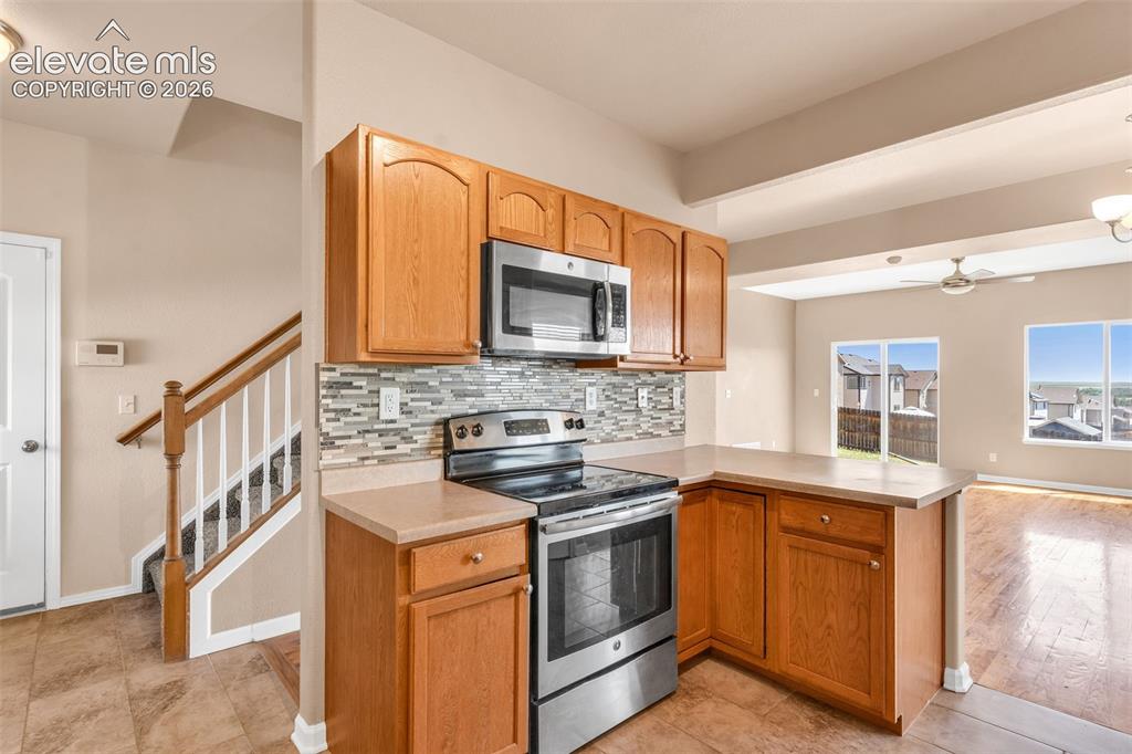 Image 15 of 39: Kitchen