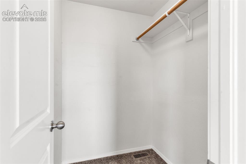 Image 19 of 39: Closet