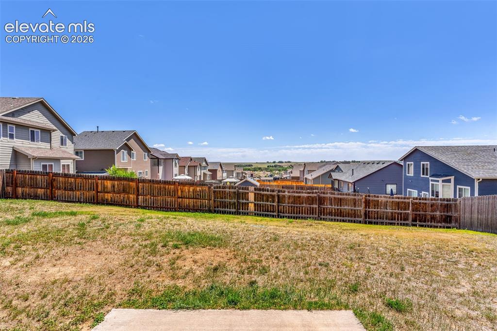 Image 37 of 39: Yard