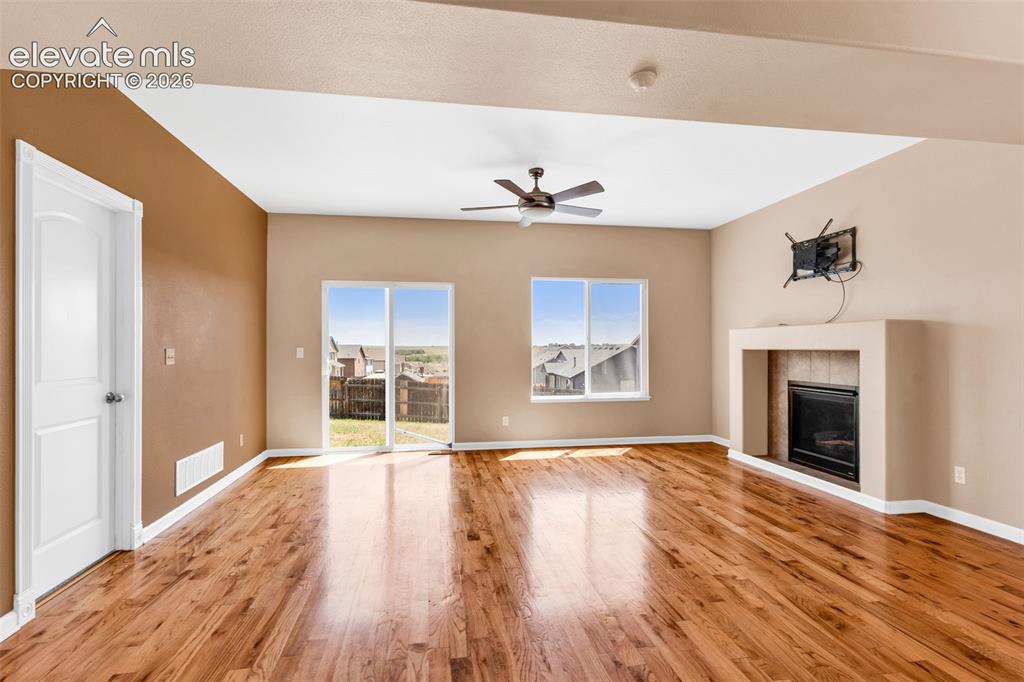 Image 6 of 39: Living Room