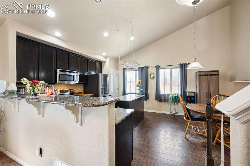 Image 10 of 49: Kitchen