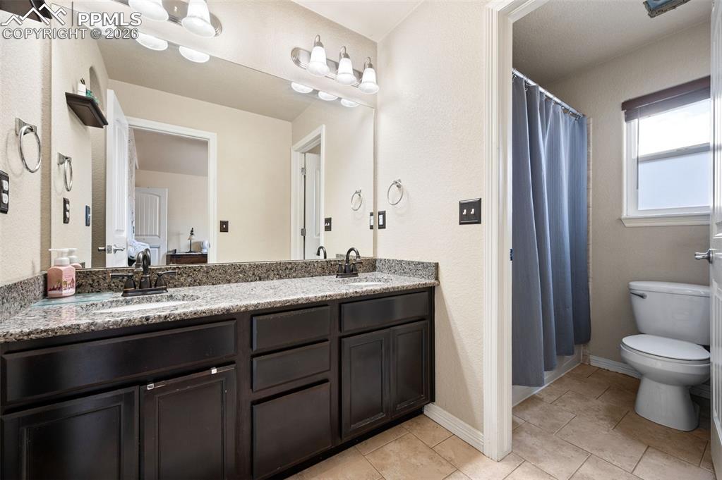 Image 22 of 49: Bathroom