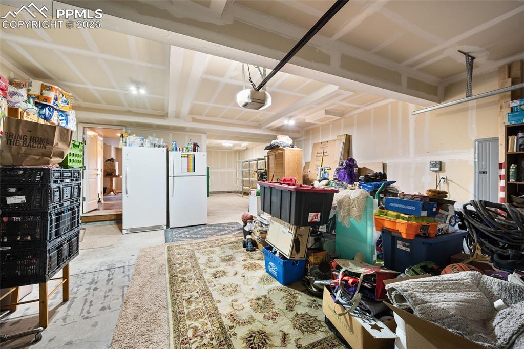 Image 29 of 49: Garage