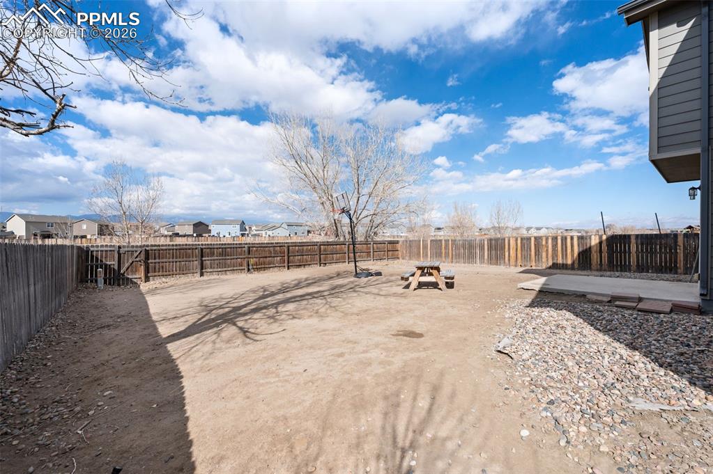 Image 31 of 49: Yard