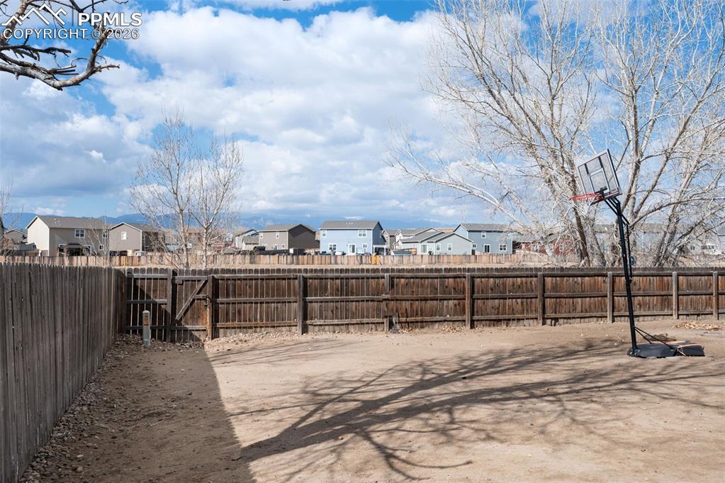 Image 32 of 49: Yard