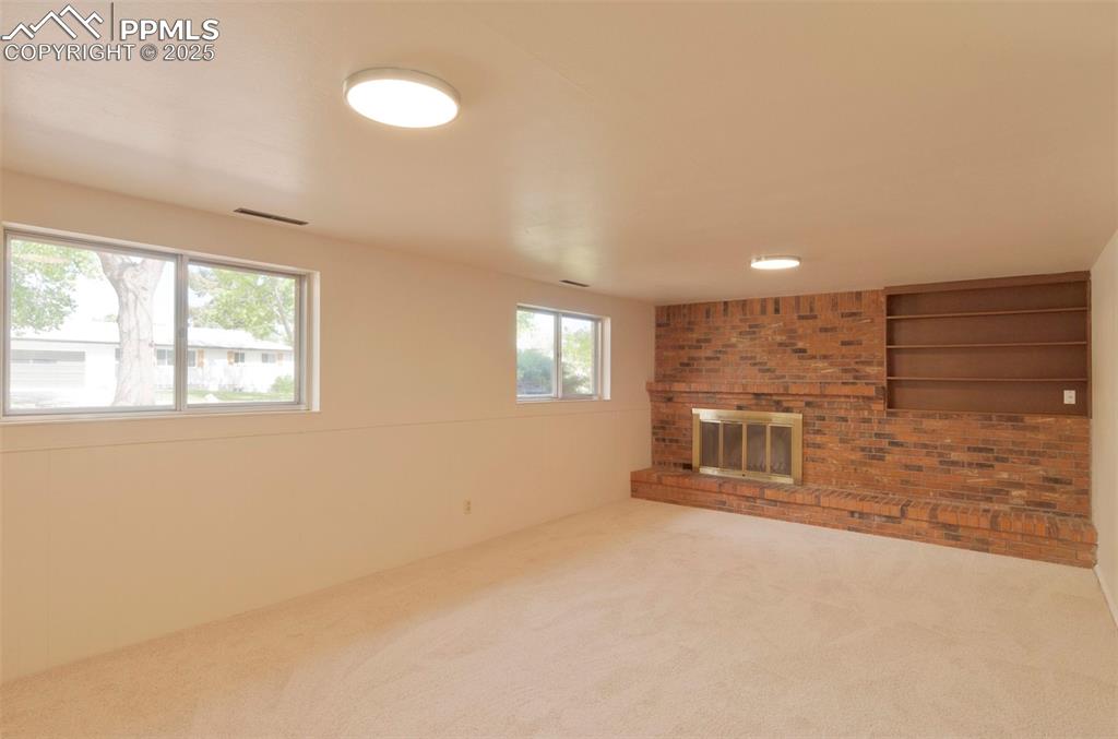 Image 29 of 36: Family Room