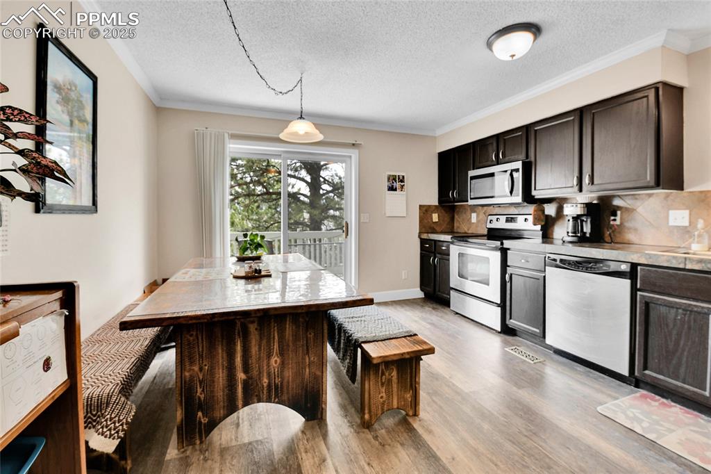 Image 5 of 30: Kitchen