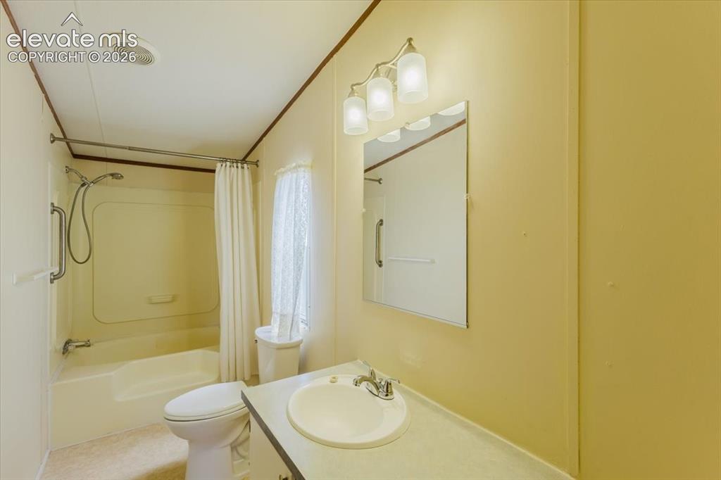 Image 12 of 37: Bathroom