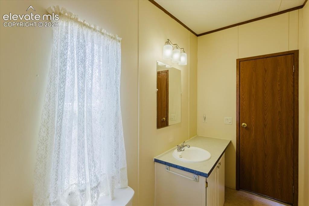 Image 13 of 37: Bathroom
