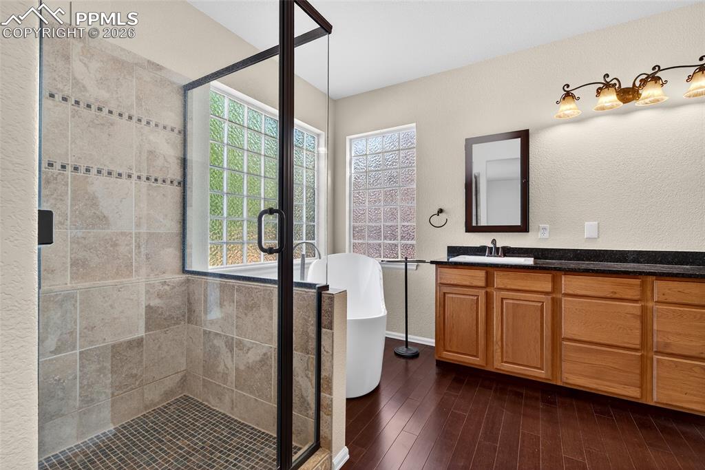 Image 17 of 48: Bathroom