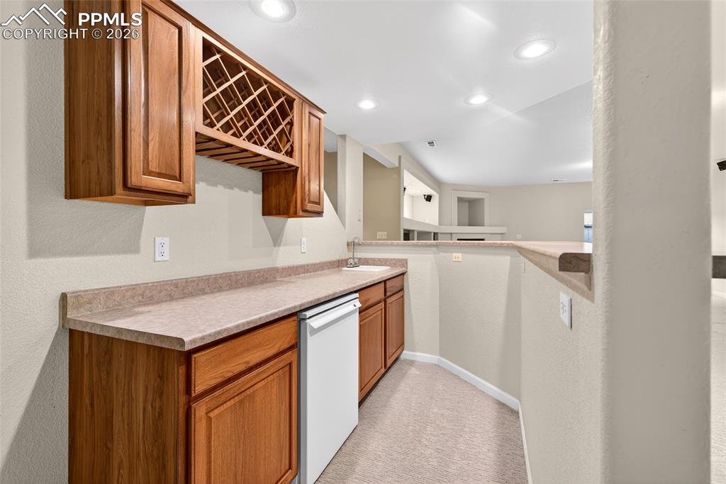 Image 24 of 48: Kitchen