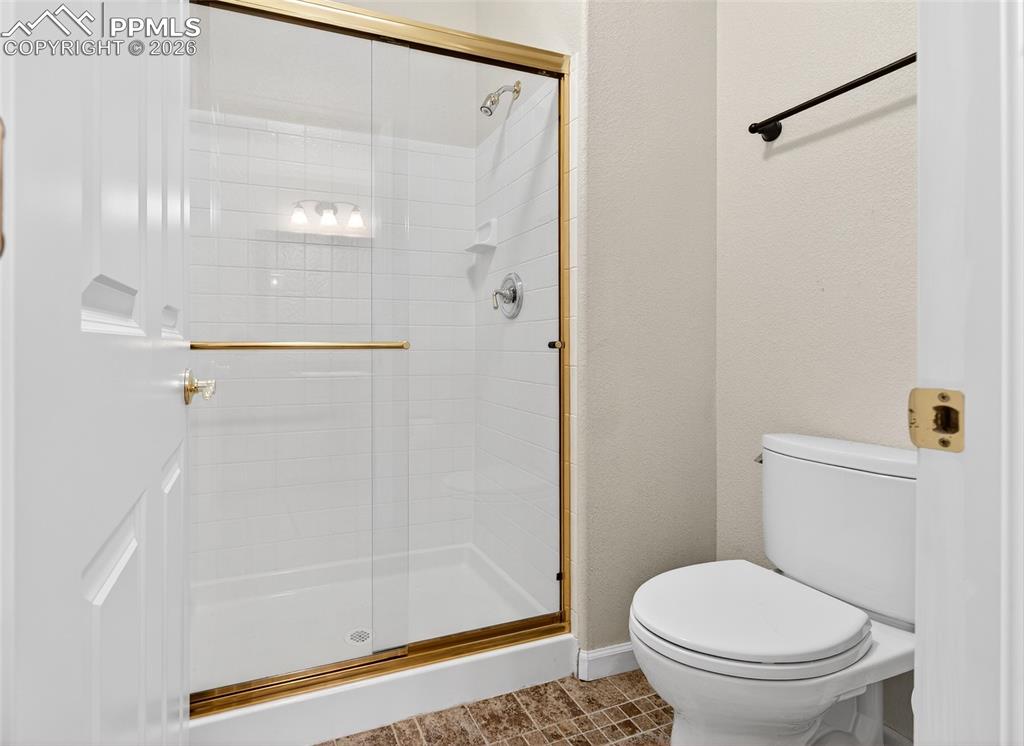 Image 26 of 48: Bathroom