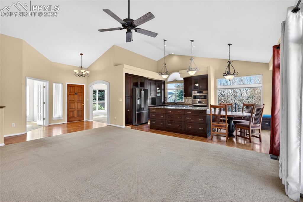 Image 37 of 48: Kitchen