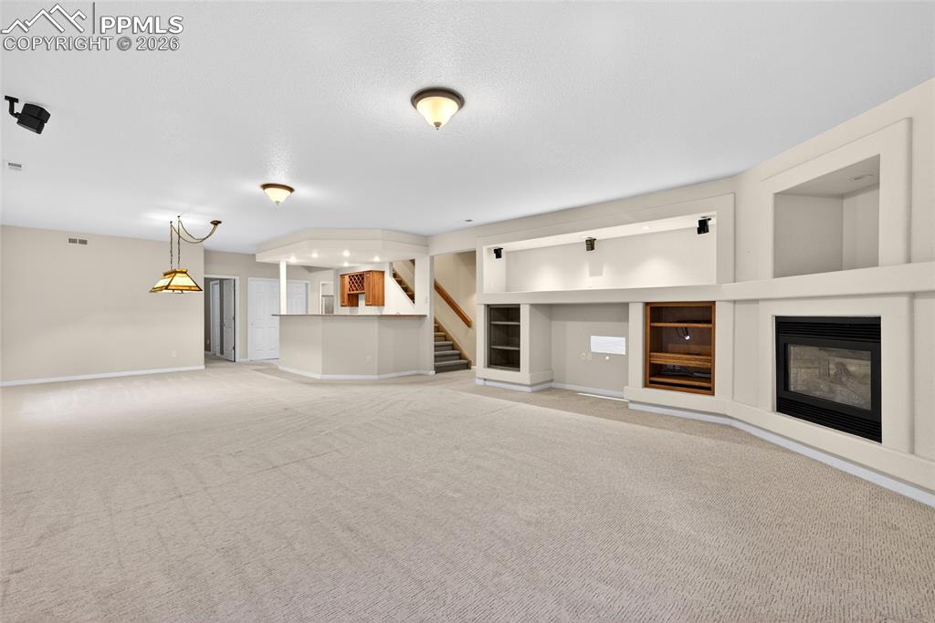 Image 43 of 48: Living Room