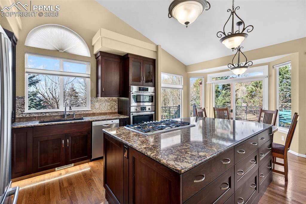 Image 7 of 48: Kitchen