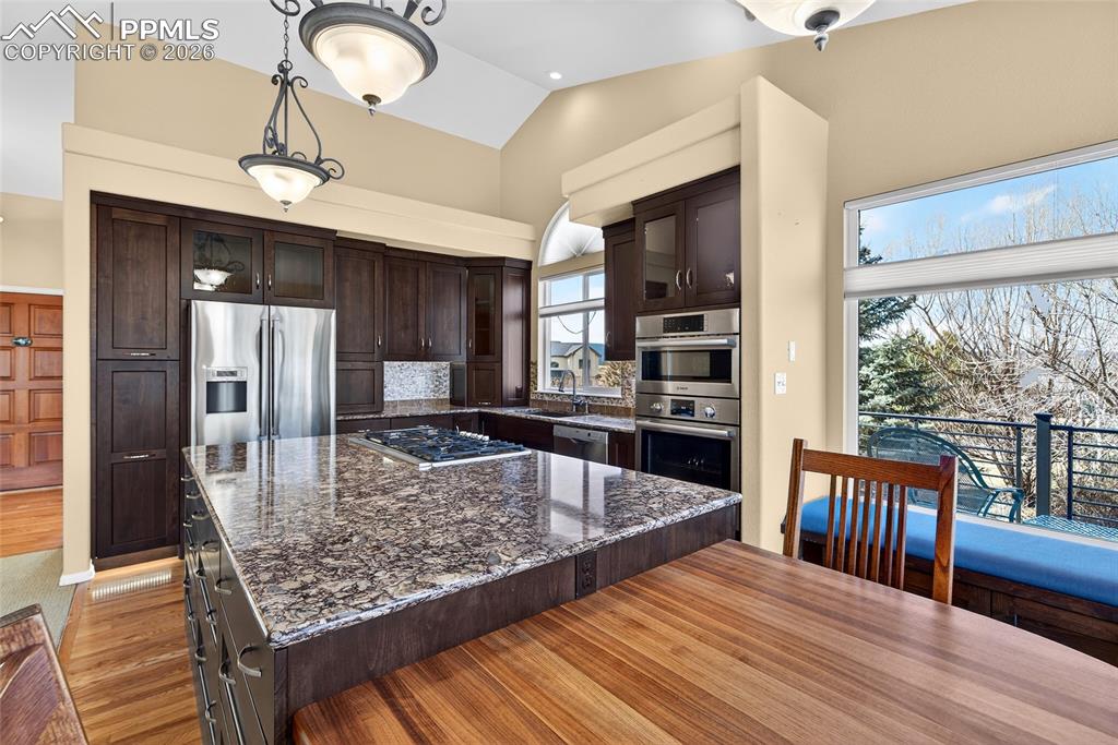 Image 8 of 48: Kitchen