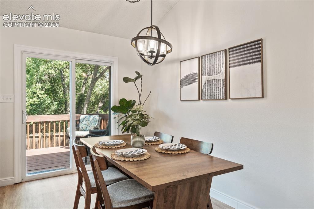 Image 14 of 50: Dining Area