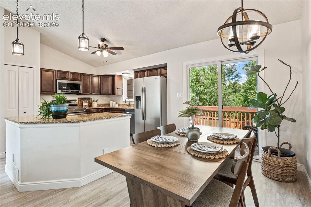 Image 15 of 50: Dining Area
