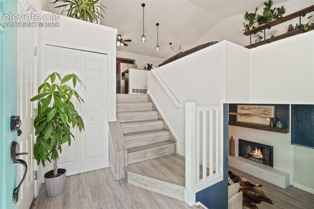 Image 4 of 50: Entrance Foyer