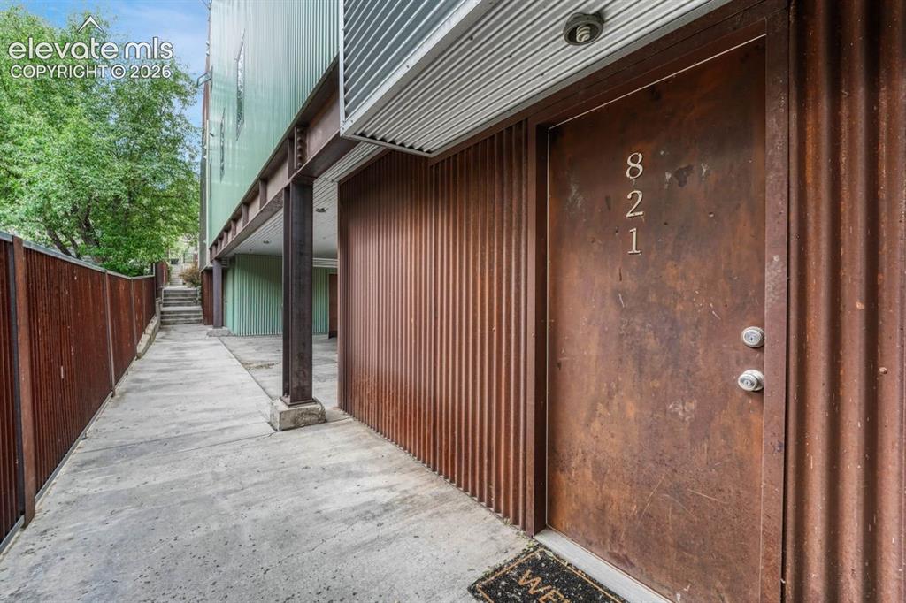 Image 11 of 41: Entry