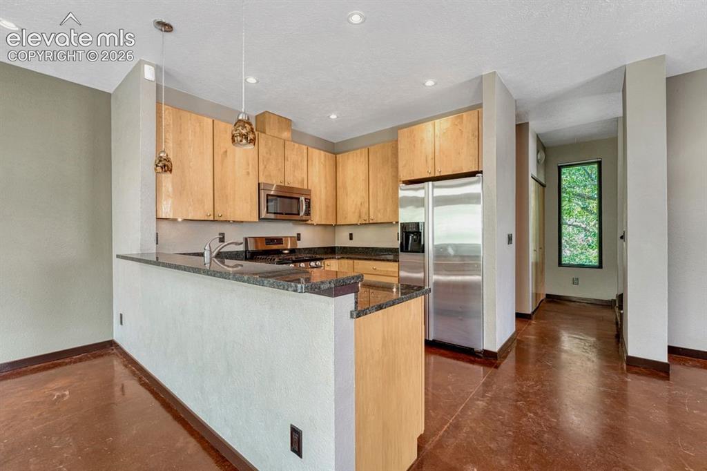 Image 14 of 41: Kitchen