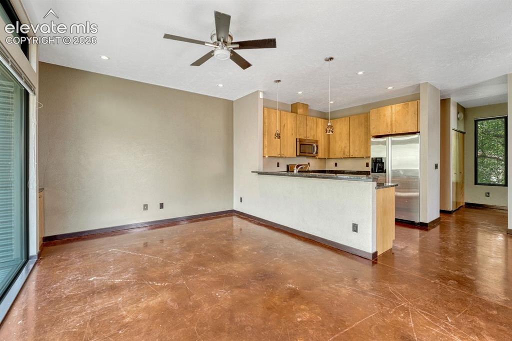 Image 19 of 41: Living Room