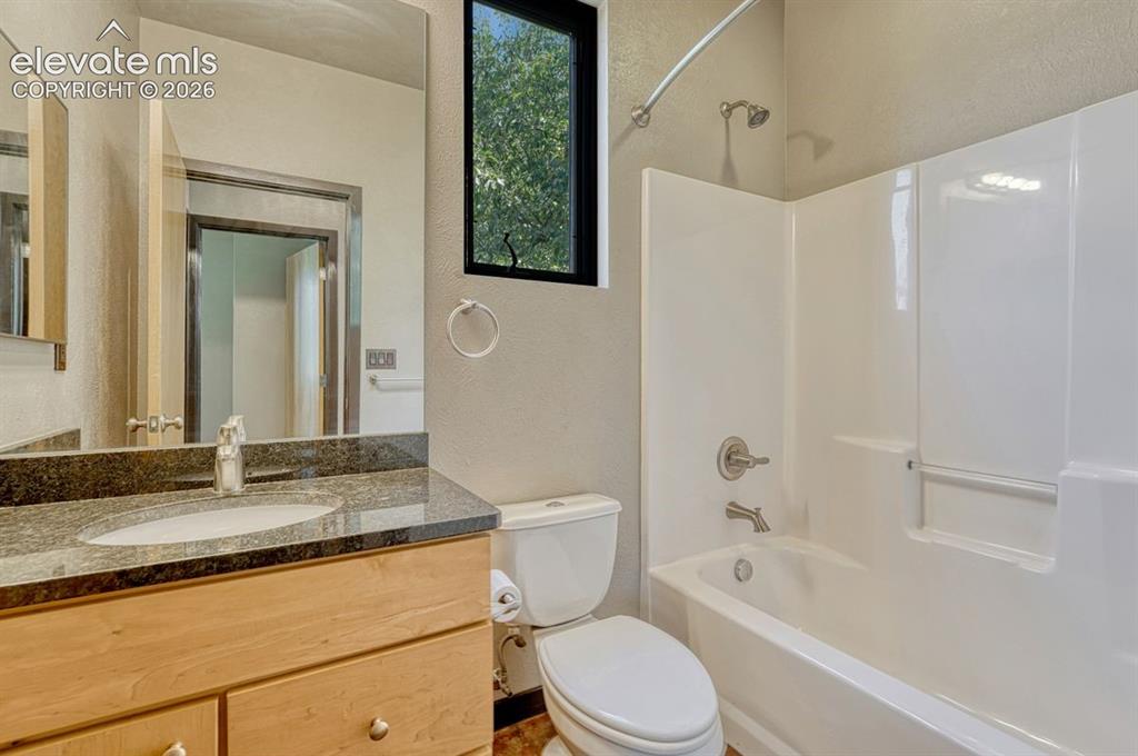 Image 22 of 41: Bathroom