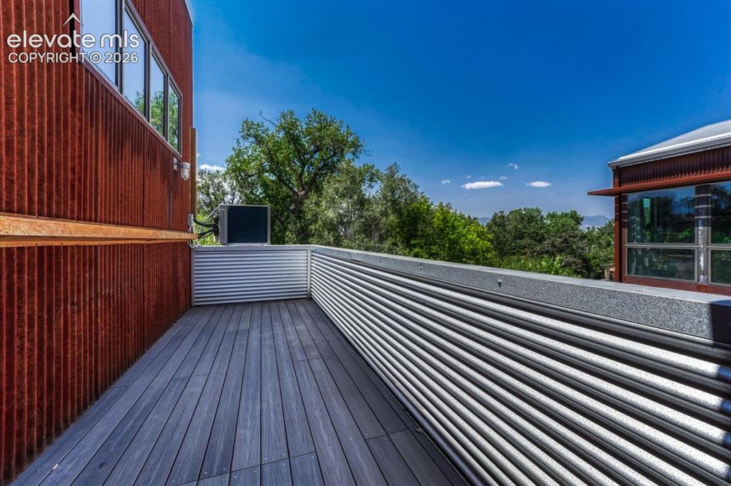 Image 37 of 41: Deck