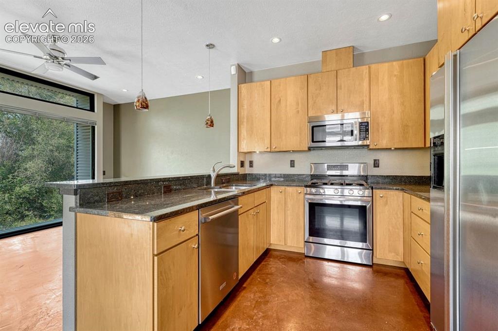 Image 5 of 41: Kitchen