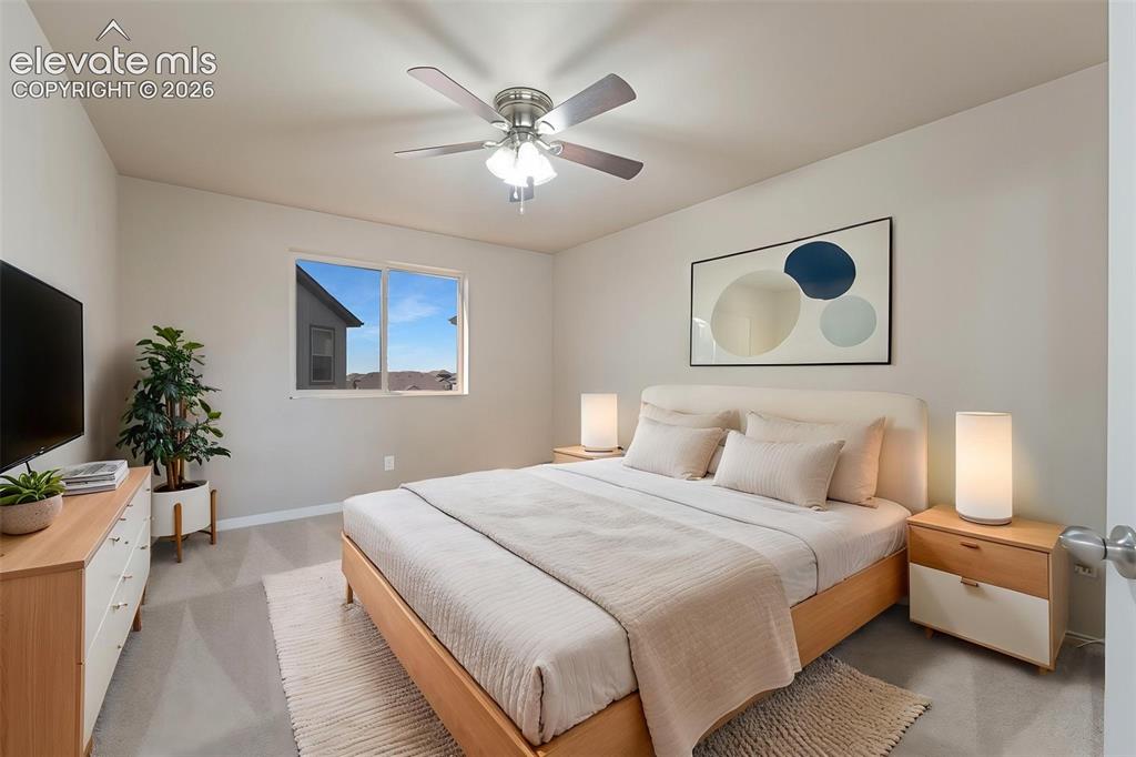 Image 16 of 36: Bedroom