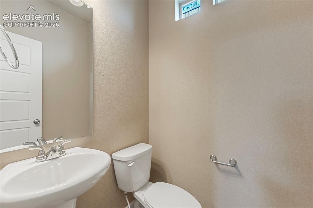 Image 18 of 36: Bathroom
