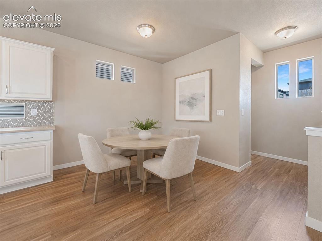 Image 3 of 36: Dining Area