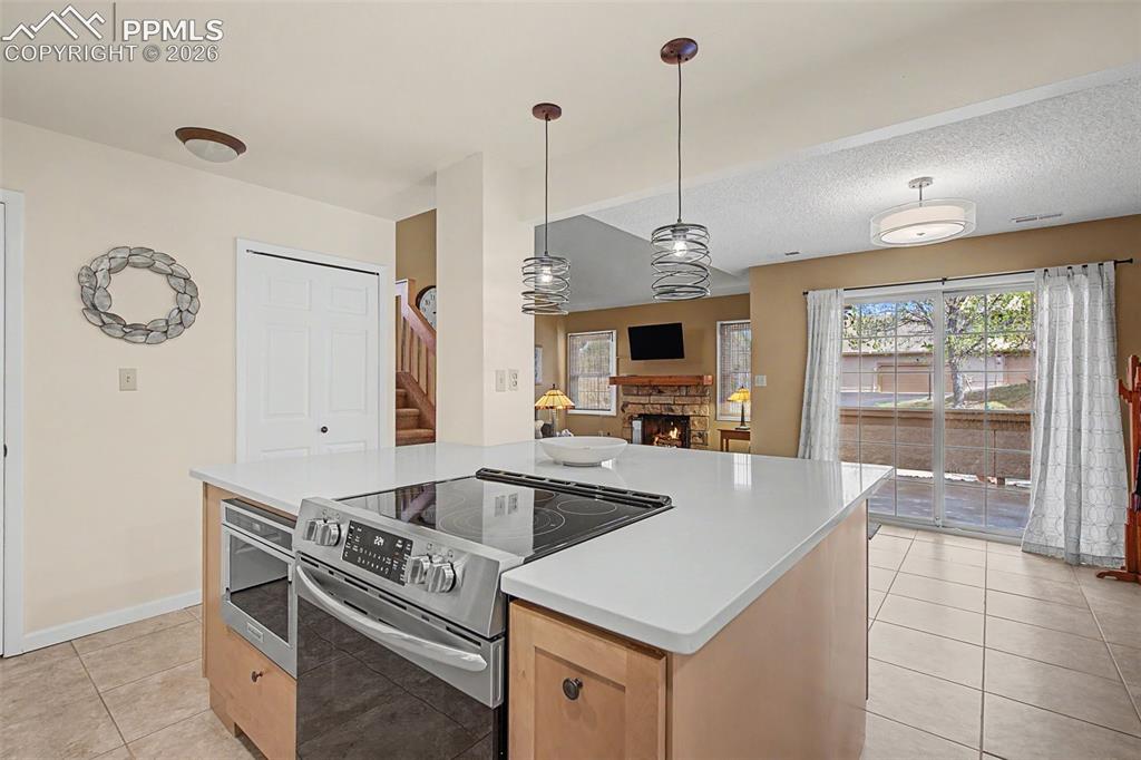 Image 4 of 25: Kitchen