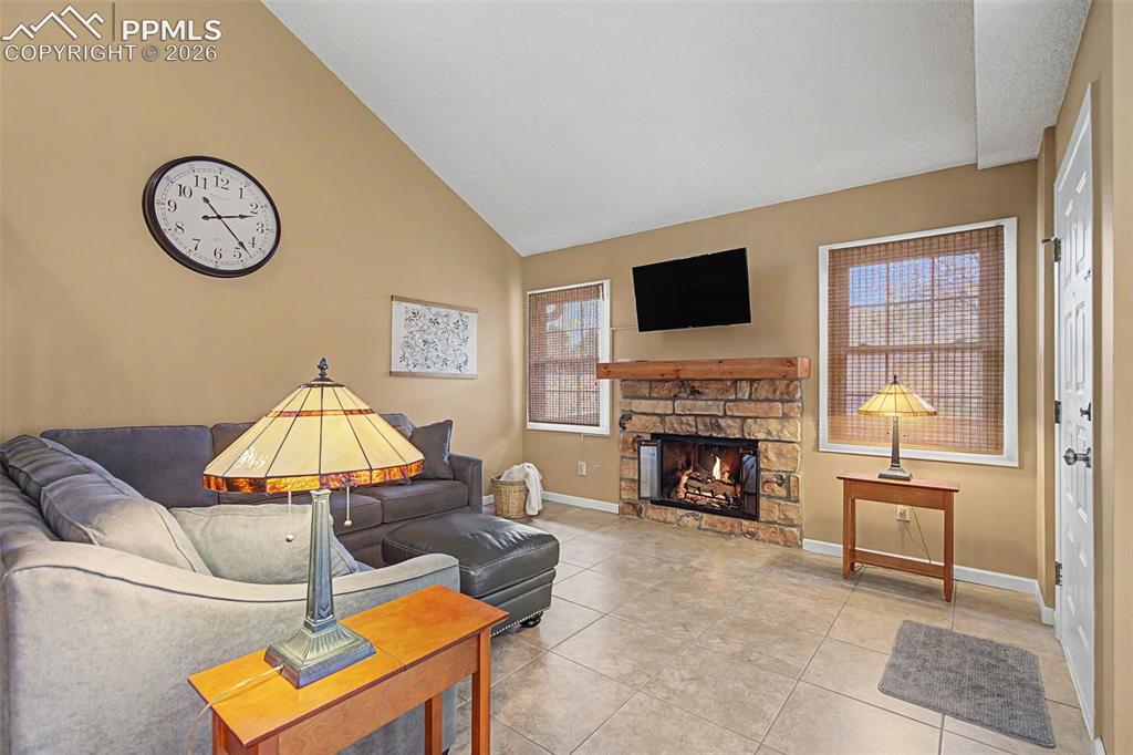 Image 6 of 25: Living Room
