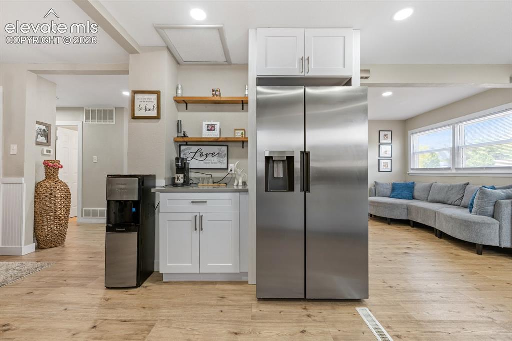 Image 11 of 33: Kitchen