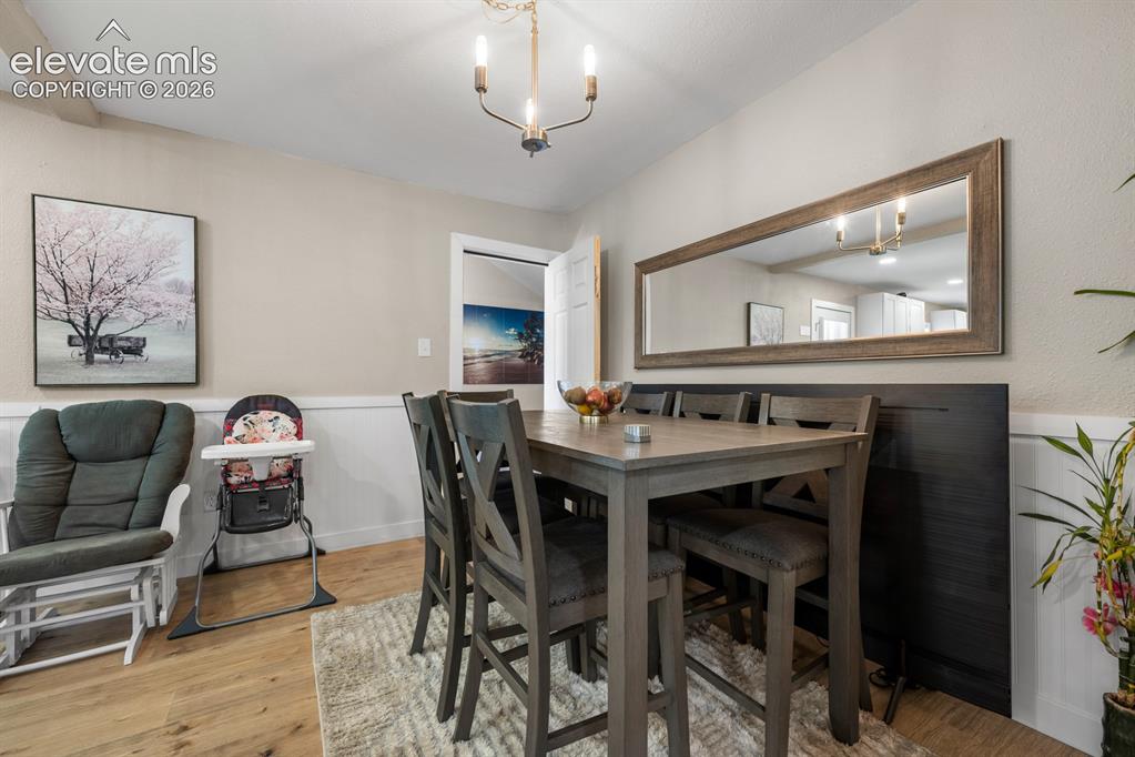 Image 12 of 33: Dining Area