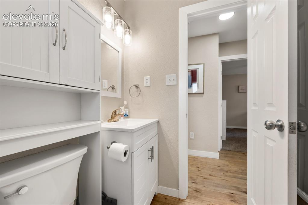 Image 16 of 33: Bathroom