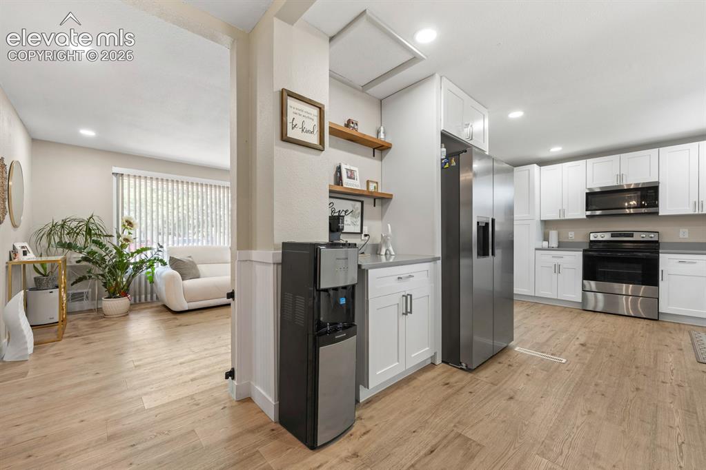 Image 6 of 33: Kitchen