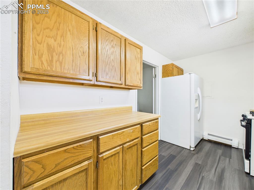 Image 19 of 31: Kitchen